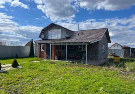 Коттедж 101.4 кв.м. Красноярский район, д.Висловка, ул. Л. Толстого, 37  - фото 1